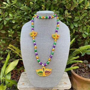 NWOT New Colorful Beaded Necklace with Mask Pendants Marti Gras Halloween Joaker